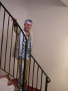 Georges perche' sur les escaliers au fond de la salle