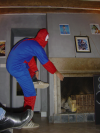 Spiderman prend la pose