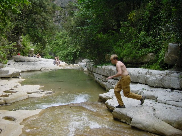 Nico fait un peu de saut en longueur