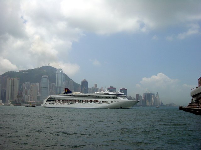 Cruise ship between Hong Kong island and Kowloon