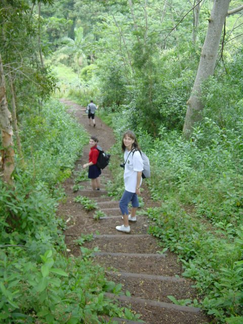 Going down again towards the falls, Caroline, Christelle and Daniel leading