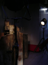 Dans la file d'attente de 'Images Studio': Projecteurs eclairant une maquette d'immeubles