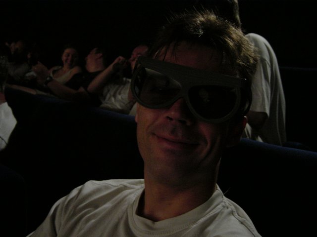 Cyberworld: Stephane portant les lunettes 3d