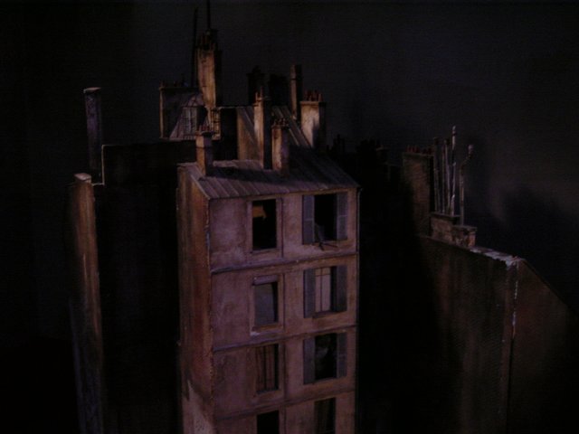 Dans la file d'attente de 'Images Studio': maquette d'immeubles