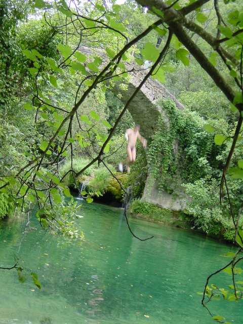 Philippe jumping from the bridge