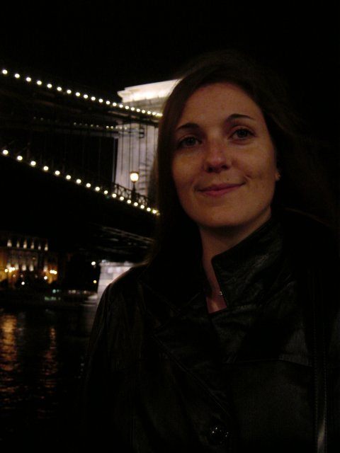 Coralie on the foreground, Chain bridge in the background