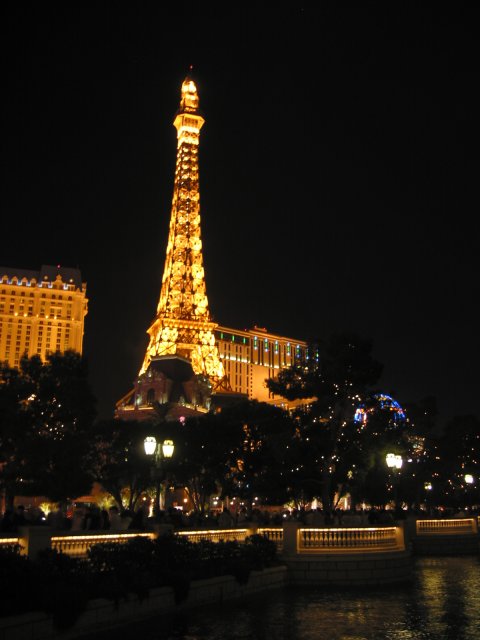 Paris Las Vegas by night : illuminated Eiffel Tower