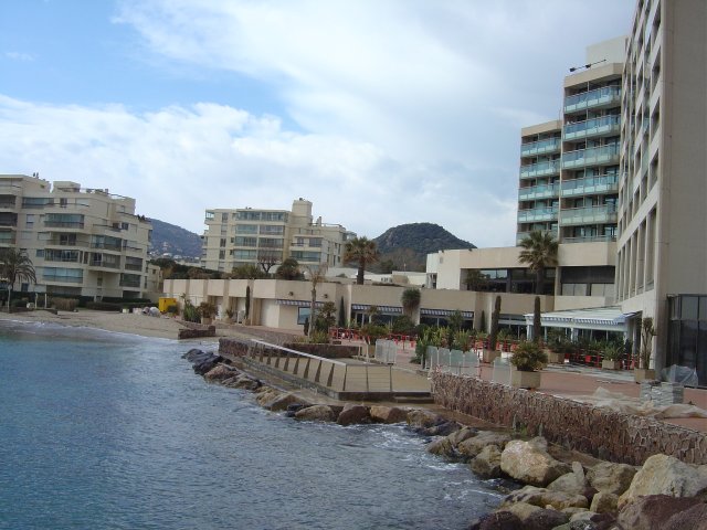 The Royal Hotel Casino over the beach