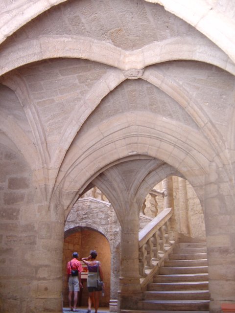 Entree de palais, escaliers et cour interieure (Guy et Evelyne)