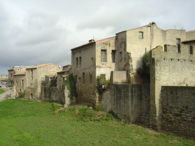 Row of houses facing the castle