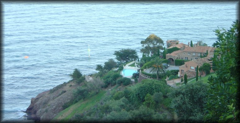 Mmm lovely... A nice big house and swimming pool at the end of a cap, just above the sea