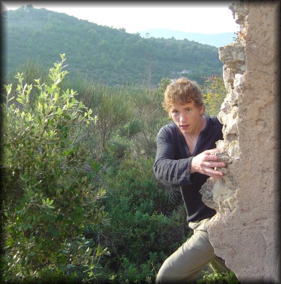 ericP appearing round the corner of the ruin, Mont Peygros near Auribeau sur Siagne, FR