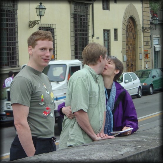 ericP, Mason and Robin kissing, Firenze