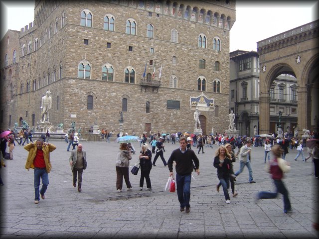 All chased by rain from the Piazza della Signoria that was emptied in less than a minute