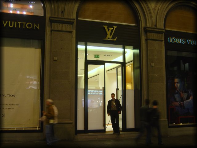 ericP has developed this thing for Louis Vuitton shops... we were fortunate there is one in Firenze