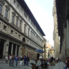 Artists in the street at the Galeria degli Uffizi, il Palazzo Vecchio, Firenze
