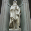 Statue of Leonardo DaVinci at the Galeria degli Uffizi, Firenze
