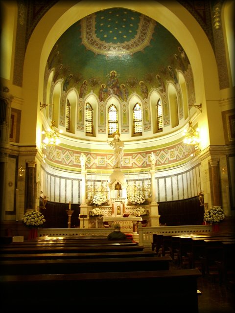 The inside of Iglesia de San Manuel Y San Benito. 
