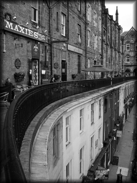 On the terrasse above Victoria Street. (Amy is on the photo ;) (black and white version)