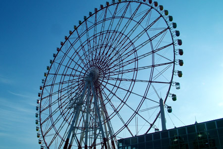 Idle ferris wheel