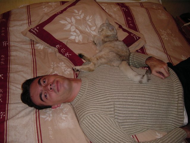 Emu et Steph vautres sur le lit