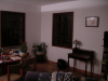 Le coin du salon: table a manger, secretaire