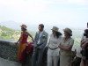 Evelyne, Djilali, Sandra, Annunciate contre le muret