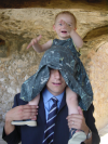 Nicolas cache' sous la robe de Kiara