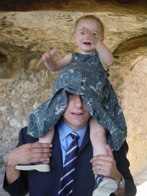 Nicolas cache' sous la robe de Kiara