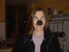 Coralie portant le nez de Mickey et louchant copieusement