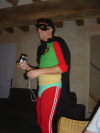 Robin tenant un appareil photo