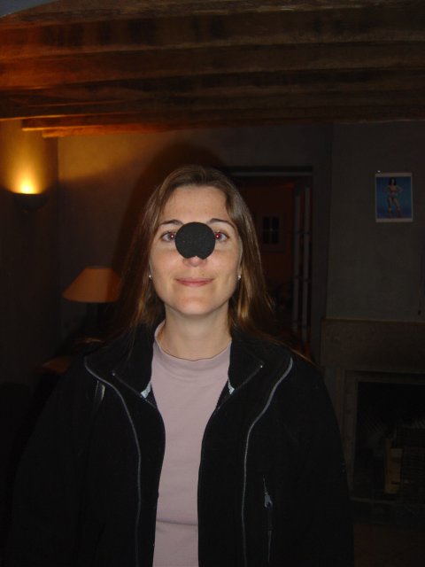 Coralie avec le nez de Mickey