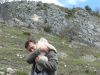 Steph fait un calin a Lucas