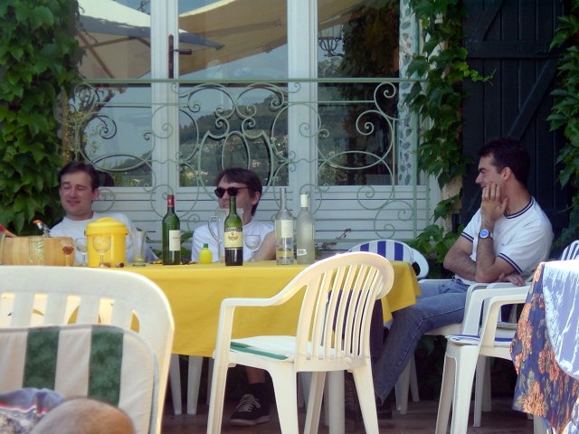 Yves, Maxf, Steph in the shade