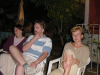 Carole, Benoit tirant sa joue, Christine