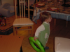 Gaetan tenant sa bouee verte