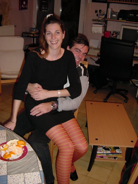 Coralie sur les genoux de Steph
