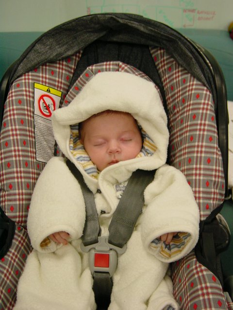 Selena dans son maxi-cosi