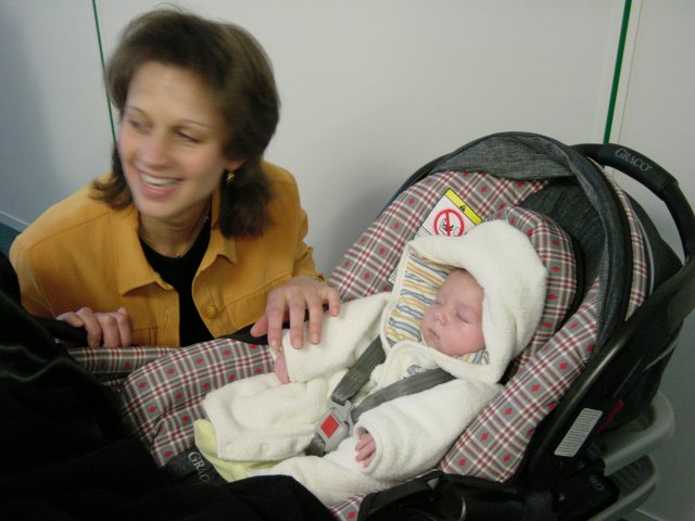 Caroline pres de Selena endormie