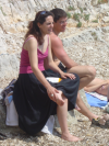 Emma assise a cote de son frere Charley