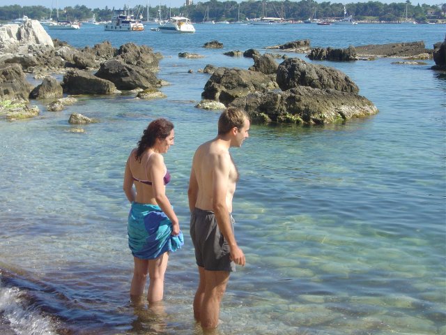 Emma et Nico au bord de l'eau