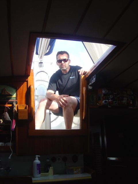Daniel a l'exterieur de la cabine vu de l'interieur