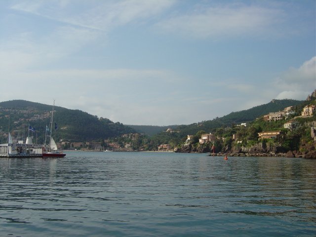 La cote vue du port