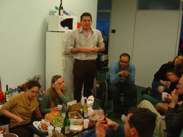 Emma, Jessica, Bruno, Shadi, Caroline, Bert, Daniel on and near the sofa around food