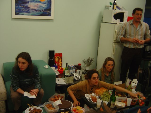 Carine, Emma, Jessica and Bruno ; those who are not munching look funny ;-)