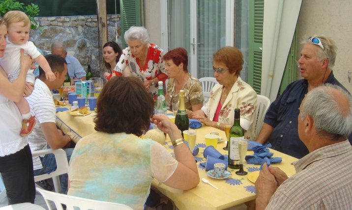 Christine, Alexis, Arnaud, great grand father, Stephanie, great grand mother, grand mother, another great grand mother, Jacky, Genevieve, grand father