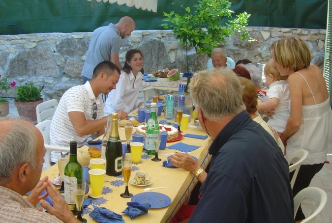 Grand father, Arnaud, Fabrice, Coralie, great grand father, Jacky, Christine and Alexis