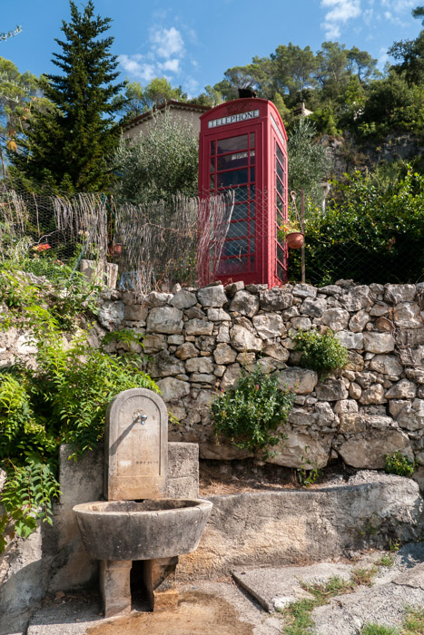 Fountain & Telephone booth