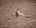 1-16_Alexis_dans_l_eau.JPG (614x480)
