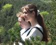 4-15_Ingrid_Coralie_au_bord_de_la_falaise.jpg (602x480)